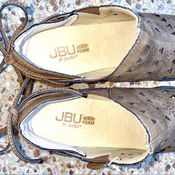NWT JBU JAMBU Evelyn Brown Ankle Boots Laser Cut Size 6.5 - Picture 4 of 5